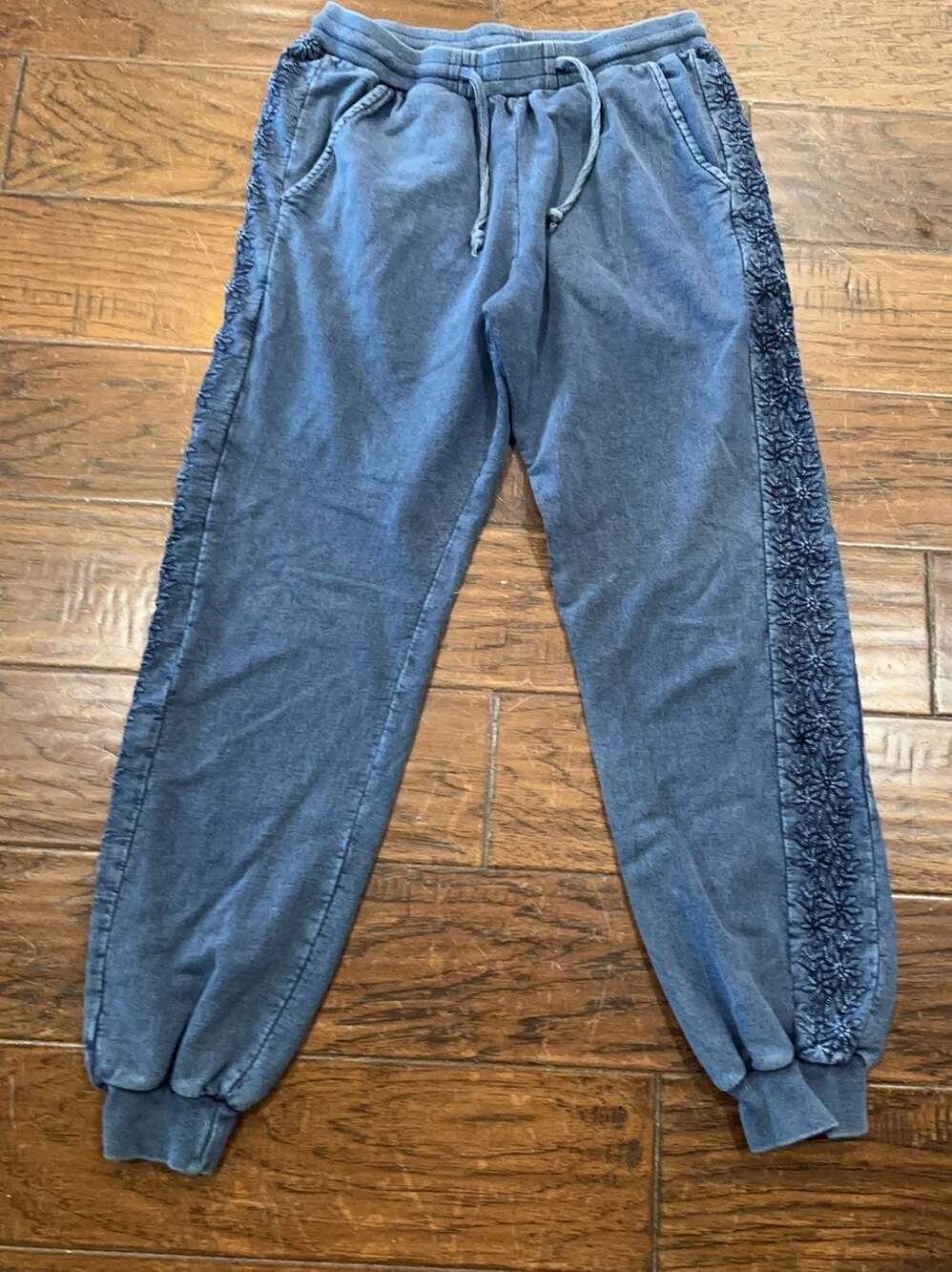 Solitaire Size M Embroidered‎ Jogger Pants
